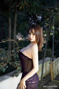 黑伞人